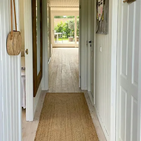 Southern Flair In Modern Danish Summer House Hébergement de vacances